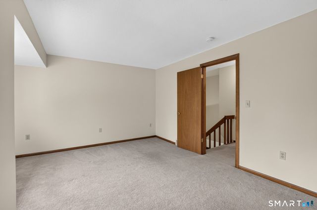 19 Wiggins Farm Drive E, Simsbury, CT 06070