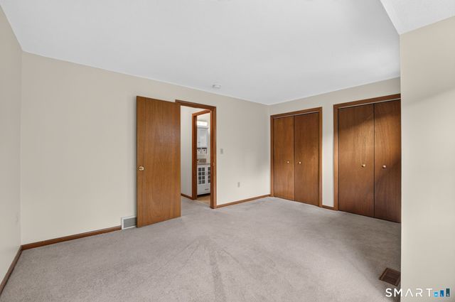 19 Wiggins Farm Drive E, Simsbury, CT 06070
