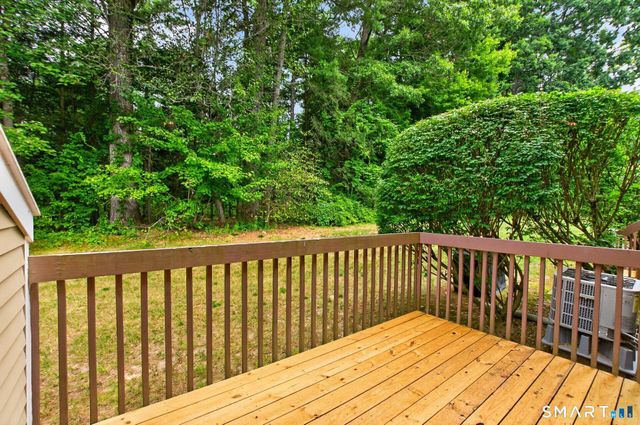 19 Wiggins Farm Drive E, Simsbury, CT 06070