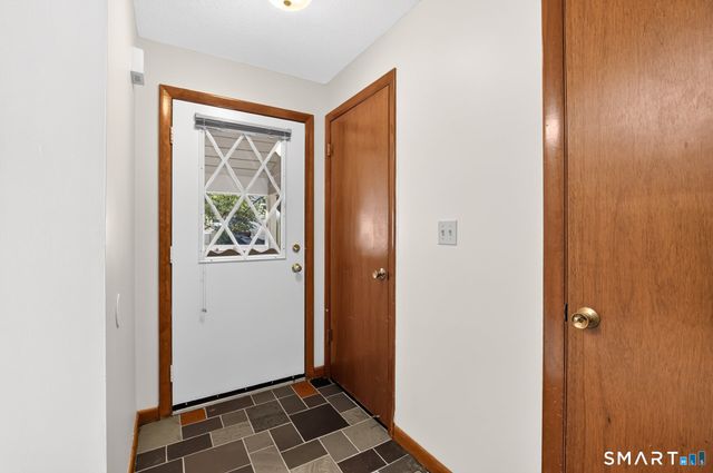 19 Wiggins Farm Drive E, Simsbury, CT 06070