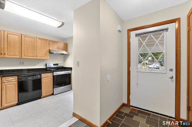 19 Wiggins Farm Drive E, Simsbury, CT 06070
