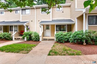 19 Wiggins Farm Drive E, Simsbury, CT 06070