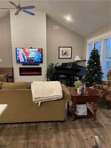 1219 W Adam Court, Ottawa, KS 66067