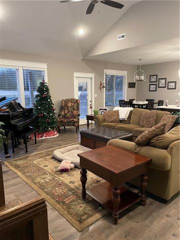 1219 W Adam Court, Ottawa, KS 66067