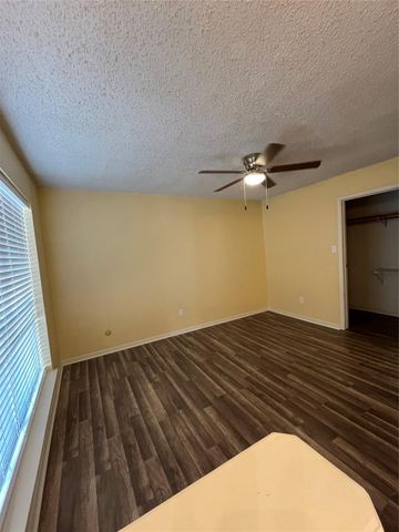 3919 Fairmont Parkway 200, Pasadena, TX 77504