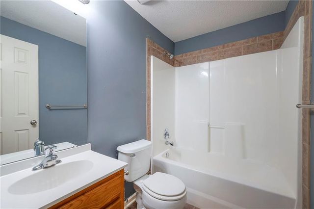 10410 E 45th Terrace, Kansas City, MO 64133