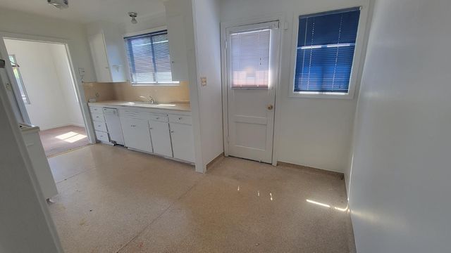 2113 Fruitridge Rd, Sacramento, CA 95822