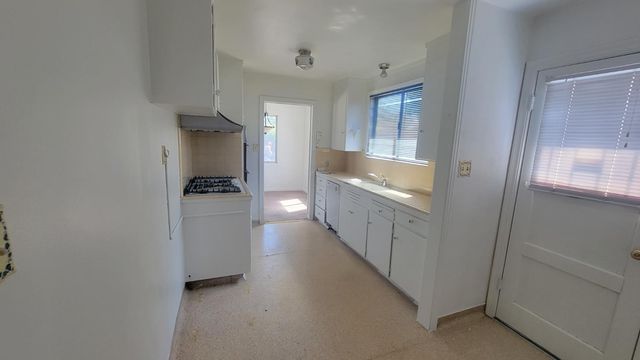 2113 Fruitridge Rd, Sacramento, CA 95822