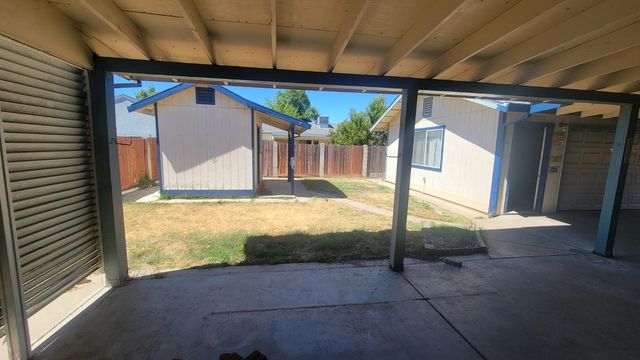 2113 Fruitridge Rd, Sacramento, CA 95822