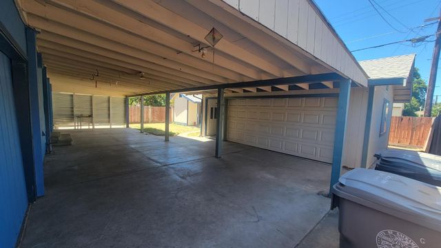 2113 Fruitridge Rd, Sacramento, CA 95822