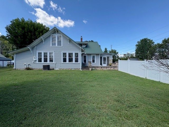 406 Ridge Avenue, Harrison, AR 72601