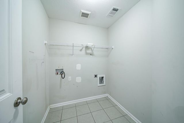 314 Red Oak Place, Smiths Station, AL 36877