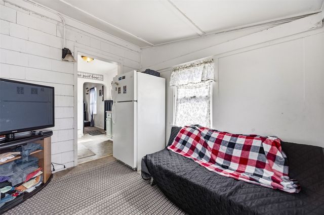 816 10th Street NW, Cedar Rapids, IA 52405