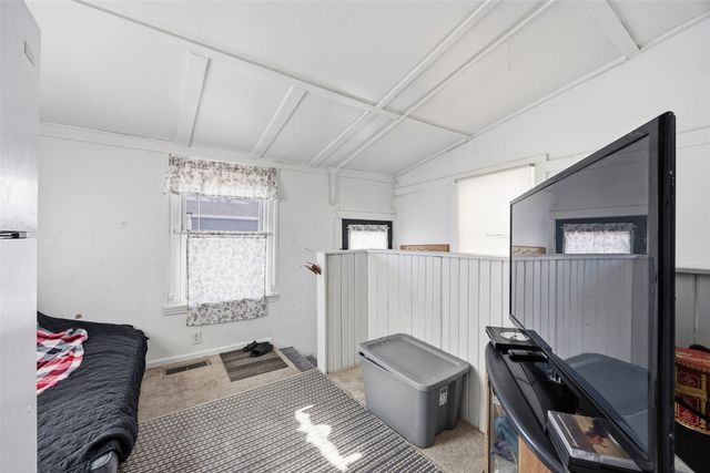 816 10th Street NW, Cedar Rapids, IA 52405