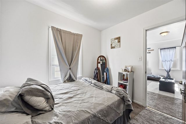 816 10th Street NW, Cedar Rapids, IA 52405