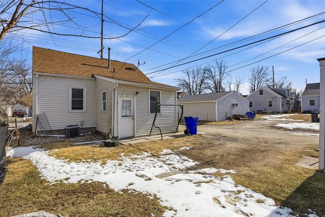 816 10th Street NW, Cedar Rapids, IA 52405