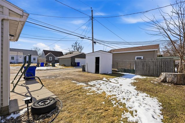 816 10th Street NW, Cedar Rapids, IA 52405