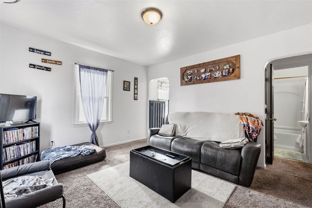 816 10th Street NW, Cedar Rapids, IA 52405