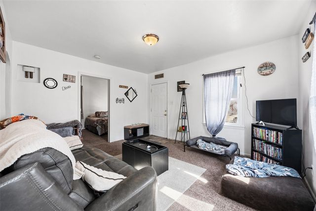 816 10th Street NW, Cedar Rapids, IA 52405