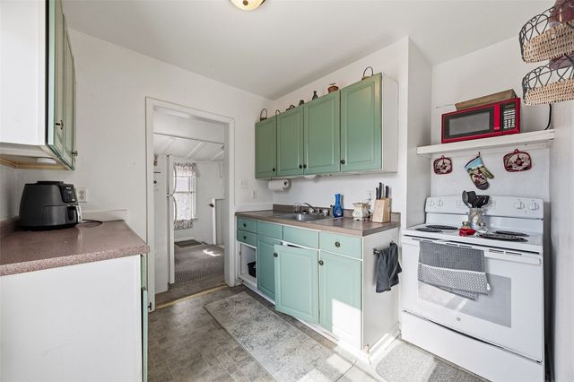 816 10th Street NW, Cedar Rapids, IA 52405