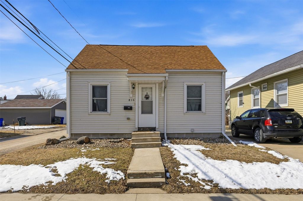 816 10th Street NW, Cedar Rapids, IA 52405