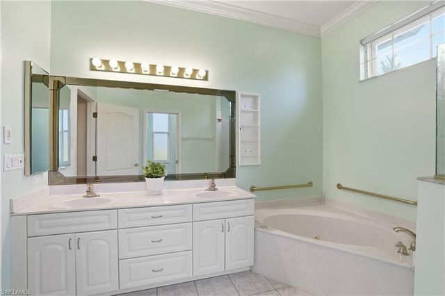 2265 Heritage Greens DR, Naples, FL 34119