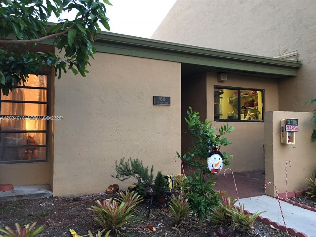 9511 NW 14th Court 213, Pembroke Pines, FL 33024