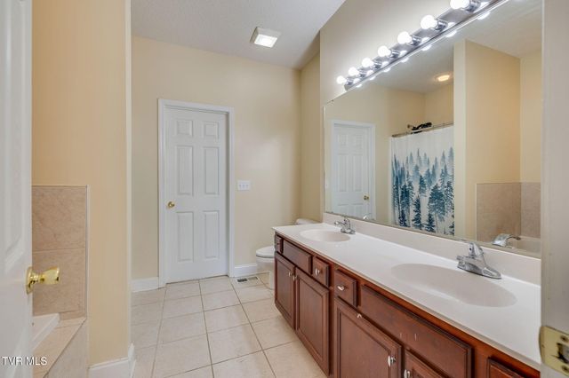 153 Royal Oaks Drive, Jonesborough, TN 37659