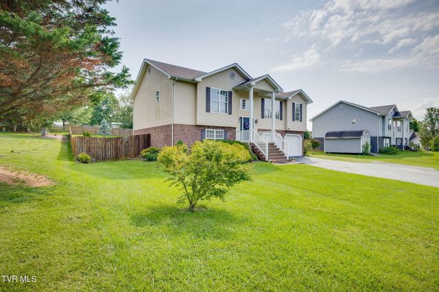 153 Royal Oaks Drive, Jonesborough, TN 37659