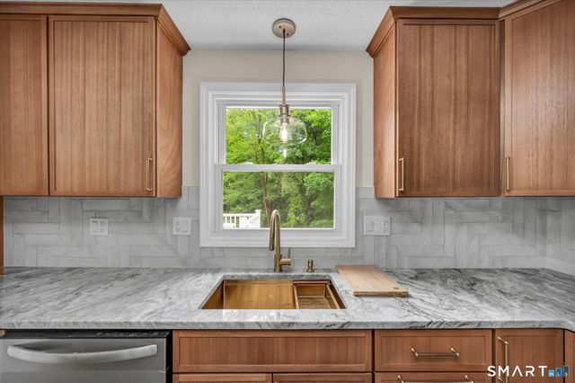 22 Settler Circle, Windsor, CT 06095