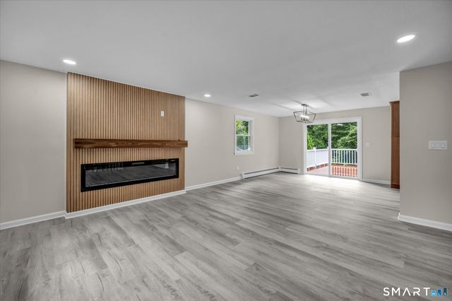 22 Settler Circle, Windsor, CT 06095