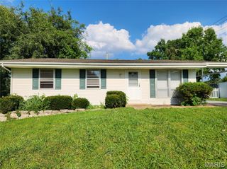702 Vendome, Manchester, MO 63011