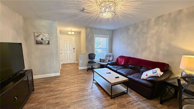 6930 HAWTHORNE TRACE LANE, Riverview, FL 33578