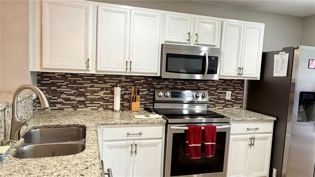 6930 HAWTHORNE TRACE LANE, Riverview, FL 33578