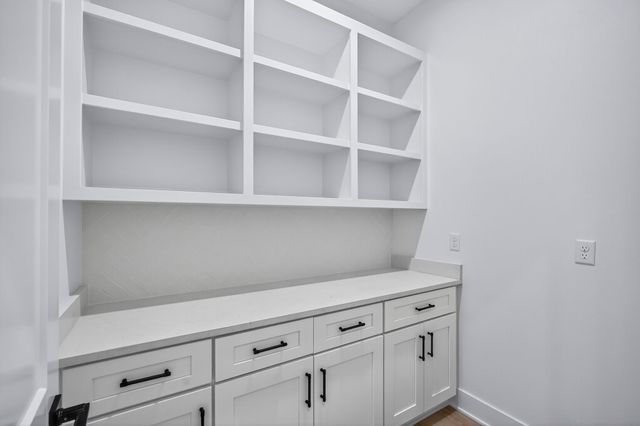 270 NW Montego Court, Waukee, IA 50263