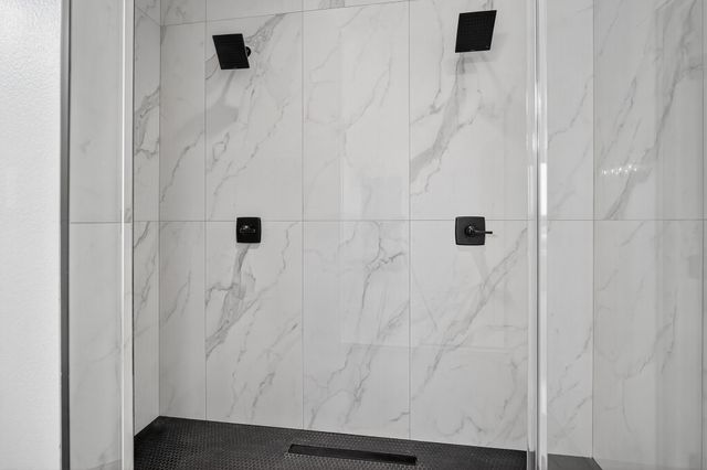 270 NW Montego Court, Waukee, IA 50263