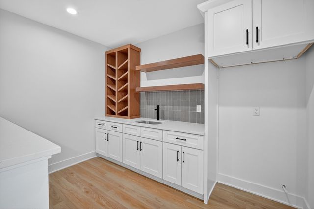 270 NW Montego Court, Waukee, IA 50263