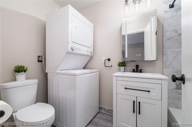 31831 Grand River Avenue 68, Farmington, MI 48336