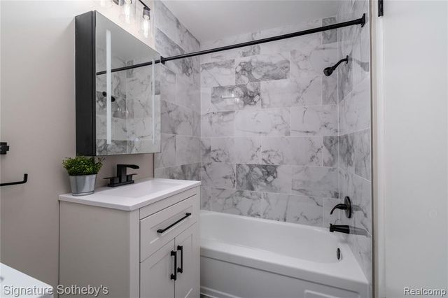 31831 Grand River Avenue 68, Farmington, MI 48336