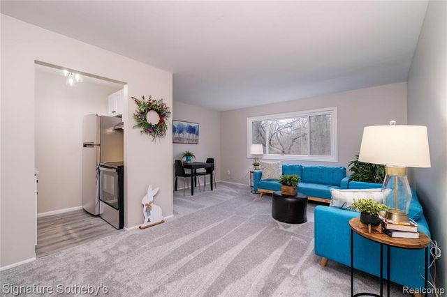 31831 Grand River Avenue 68, Farmington, MI 48336