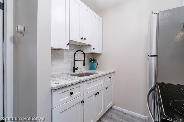 31831 Grand River Avenue 68, Farmington, MI 48336