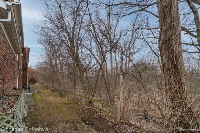 31831 Grand River Avenue 68, Farmington, MI 48336