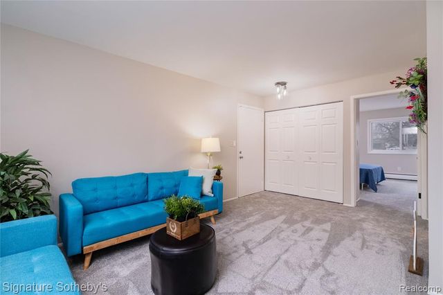 31831 Grand River Avenue 68, Farmington, MI 48336