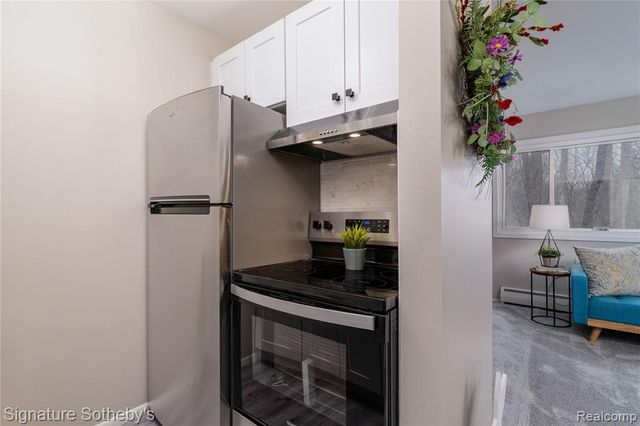 31831 Grand River Avenue 68, Farmington, MI 48336