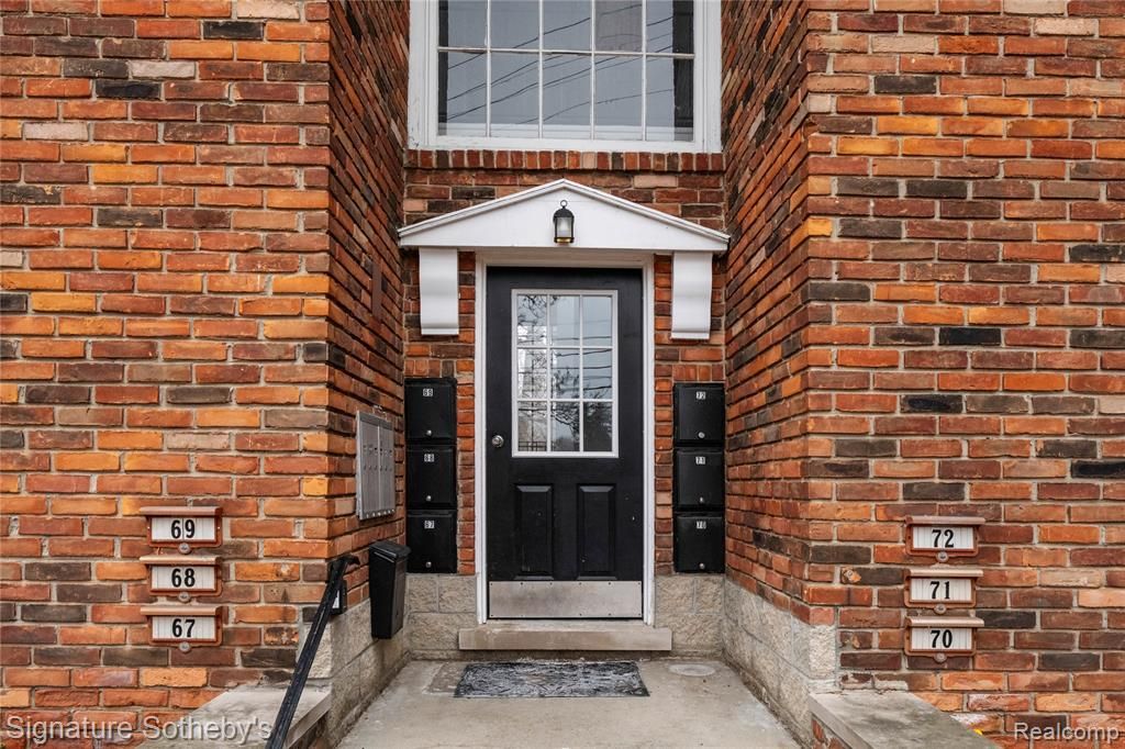 31831 Grand River Avenue 68, Farmington, MI 48336