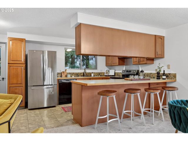 1204 N ELLIOTT Rd, Newberg, OR 97132