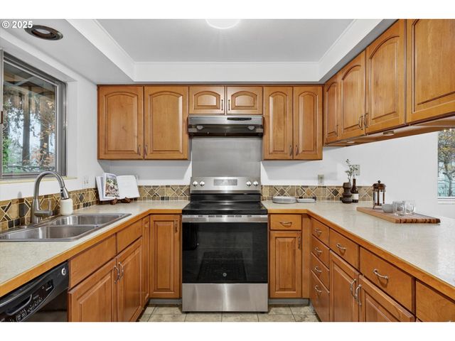 1204 N ELLIOTT Rd, Newberg, OR 97132