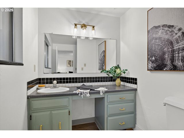 1204 N ELLIOTT Rd, Newberg, OR 97132