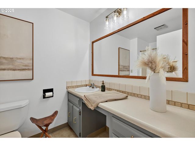 1204 N ELLIOTT Rd, Newberg, OR 97132