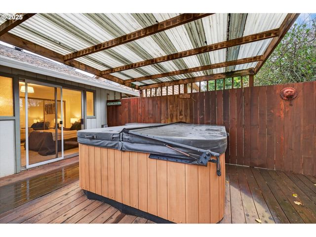 1204 N ELLIOTT Rd, Newberg, OR 97132